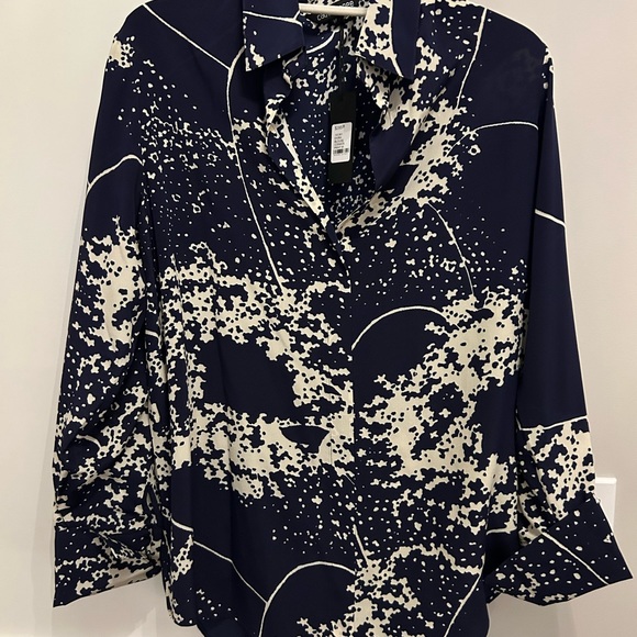 100% Silk blouse. Super soft - Picture 1 of 3